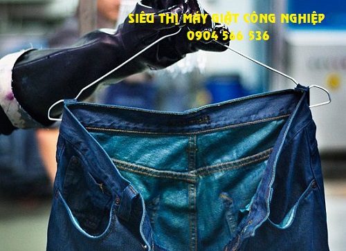 giat nhuom trong det may