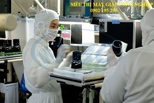 Đồ vải trong phòng nghiên cứu sản xuất linh kiện điện từ cần được giặt phòng sạch
