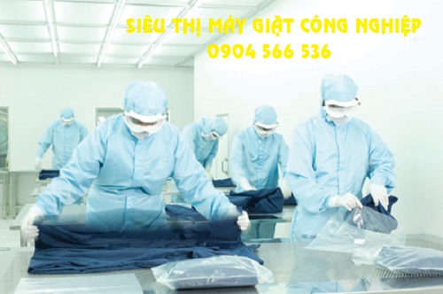 Gấp và đóng gói quần áo phòng sạch