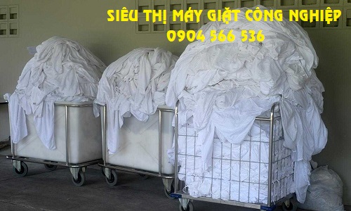 Thu gom đồ vải bẩn tại cơ sở của khách hàng