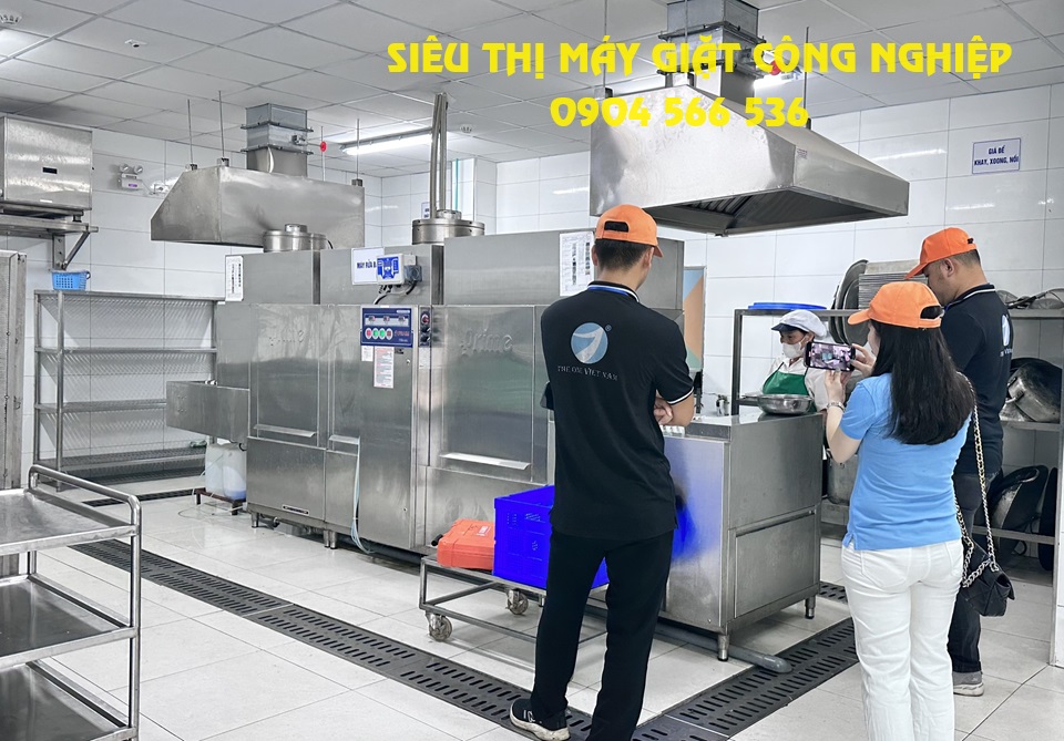 Máy rửa khay cho nhà máy đảm bảo vệ sinh an toàn thực phẩm