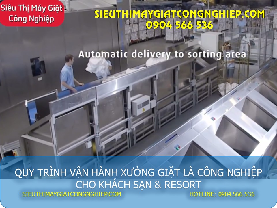 Khu vực phân loại đồ vải trong xưởng giặt
