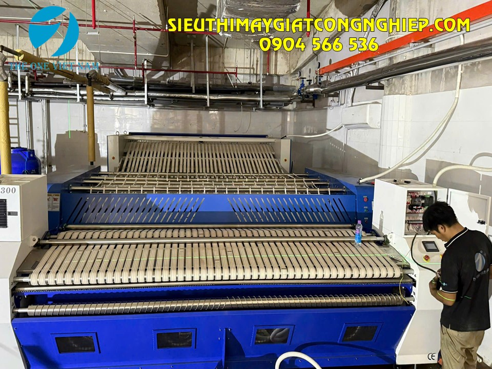 Hệ thống thiết bị hoàn thiện (là, nạp, gấp) tự động cho xưởng giặt tại Phú Quốc